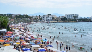 Kuşadası ve Didim’deki plajlarda bayram tatili yoğunluğu