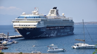 ”Mein Schiff Herz” isimli kruvaziyerle gelen yolcular Bodrum’u gezdi