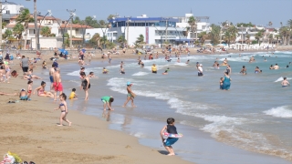 Mersin plajlarında bayram tatili yoğunluğu