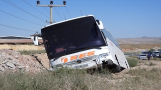 Yozgat’ta yol kenarına savrulan yolcu otobüsündeki 8 kişi yaralandı