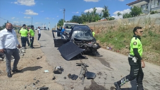 Kırıkkale’de iki otomobilin çarpıştığı kazada 10 kişi yaralandı