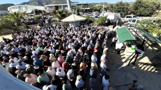 Muğla’da trafik kazası geçirerek ölen öğrencinin cenaze namazını öğretmeni kıldırdı