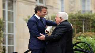 Fransa Cumhurbaşkanı Macron, Filistin Devlet Başkanı Abbas’la Paris’te bir araya geldi: