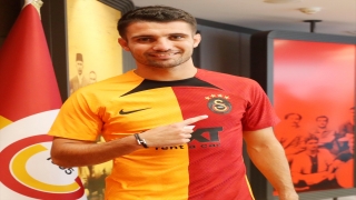 Fransız futbolcu Dubois, Galatasaray’da kupalar kazanmak istiyor: