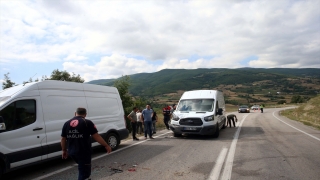 Tokat’ta kamyonet ile iki aracın çarpıştığı kazada bir kişi yaralandı