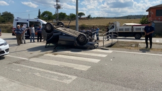 Sinop’ta devrilen otomobildeki 2 kişi yaralandı