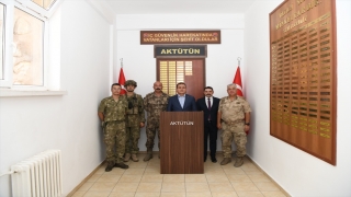 Hakkari Valisi Akbıyık, şehit güvenlik korucularının ailelerini ziyaret etti 