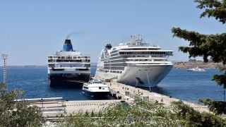 Bahama bandıralı kruvaziyer Seabourn Encore Bodrum’a yanaştırıldı