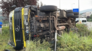 Karabük’te kamyonla otomobilin çarpıştığı kazada 6 kişi yaralandı