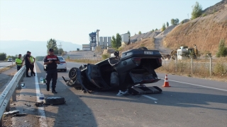 Tokat’ta devrilen otomobildeki 5 kişi yaralandı 