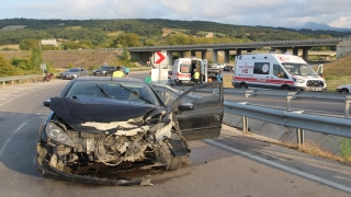 Sinop’ta bariyere çarpan otomobildeki 5 kişi yaralandı