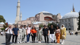 Yaz stajı için Türkiye’ye gelen yabancı öğrenciler İstanbul’u geziyor