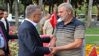 Cumhurbaşkanı Yardımcısı Oktay, Edirnekapı Şehitliği’ni ziyaret etti