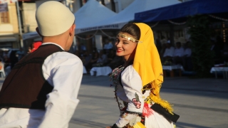 Sarımsak festivalinde ülkeler kültürlerini danslarla tanıttı