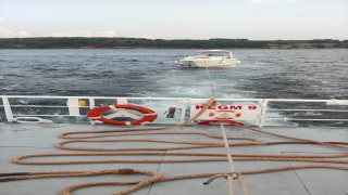 Çanakkale Boğazı’nda arızalanan tekne, KEGM ekiplerince kurtarıldı