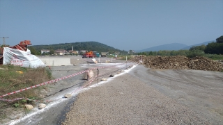 Zonguldak’ta bir kişi arsasından araç geçişini engellemek için yolu trafiğe kapattı