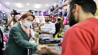 İYİ Parti Genel Başkanı Akşener, İstanbul’da esnaf ziyaretlerinde bulundu 