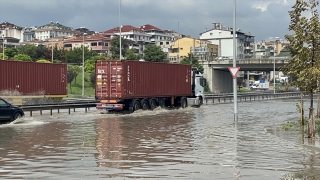 İstanbul’un bazı ilçelerinde gök gürültülü sağanak etkili oluyor