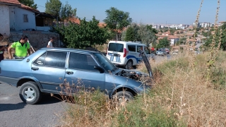 Kırıkkale’de ambulansla otomobil çarpıştı, 3’ü sağlık çalışanı 4 kişi yaralandı