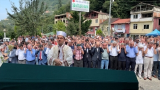 Ticaret Bakanı Muş’un dayısının cenazesi Trabzon’da defnedildi