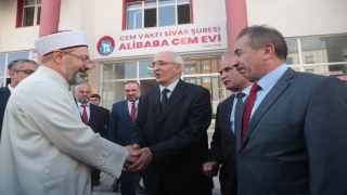 Diyanet İşleri Başkanı Erbaş, Sivas’ta Ali Baba Cemevi’ni ziyaret etti