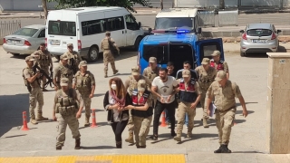 Şanlıurfa’da otomobilden hırsızlık yaptıkları iddiasıyla 3 şüpheli tutuklandı