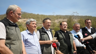 Mersin’deki orman yangını, havadan ve karadan müdahaleyle kontrol altına alındı.