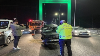 FSM’de ”dur” ihtarına uymayan panelvan polislere çarptı, 2 memur yaralandı