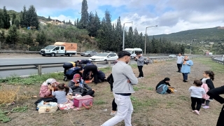 Anadolu Otoyolu’nda 2 yolcu otobüsü ve hafif ticari araç çarpıştı, 4 yolcu yaralandı