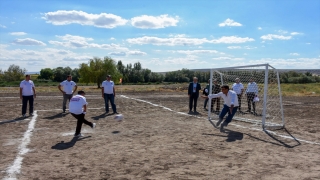 Köydeki çocuğun futbol sahası talebi, milletvekilinin girişimiyle yerine getirildi