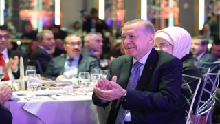 Cumhurbaşkanı Erdoğan: ”(RusyaUkrayna) Savaşın diplomasi yoluyla sonuçlandırılması, bölgesel ve küresel ölçekteki menfi etkilerinin giderilmesine yönelik çabaları sürdüreceğiz.” 