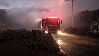 Bursa’da odun ve kömür depolama tesisinde çıkan yangın söndürüldü