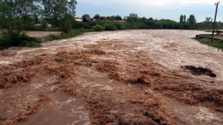 Kırklareli’nde sağanak dereleri taşırdı