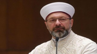 O konuşmayı yapan kişi bir imam değil