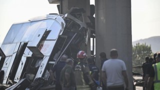 Ankara'da otobüs üst geçide çarptı: 9 ölü var