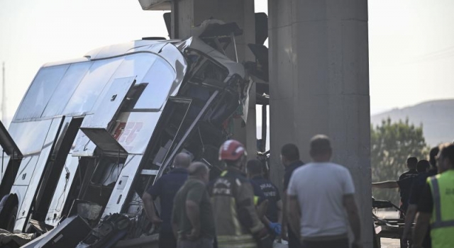 Ankara'da otobüs üst geçide çarptı: 9 ölü var