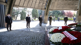 8. Cumhurbaşkanı Turgut Özal, kabri başında anıldı 