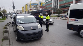 İstanbul polisi kent genelindeki denetimlerini sürdürüyor