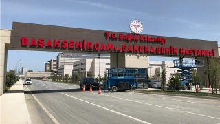 Başakşehir Çam ve Sakura Şehir Hastanesinin tabelaları asıldı