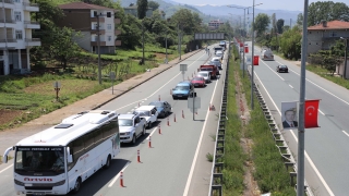 Rize dışındaki çay üreticileri kente dönmeye başladı 