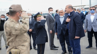 İçişleri Bakanı Soylu, Fırat Kalkanı bölgesinde askerle bayramlaştı: