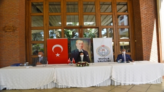 Muğla Valisi Civelek muhtarlarla bir araya geldi 