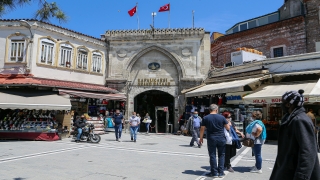 Tarihi Kapalıçarşı esnafı müşterilerini ve turistleri bekliyor 