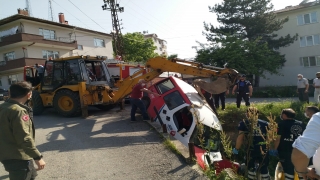 Çalışır vaziyette park edilen aracın hareket ederek çarptığı yaya öldü