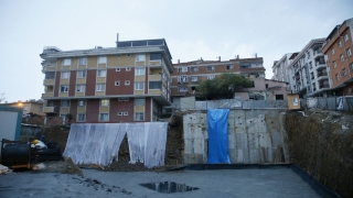 Gaziosmanpaşa’da toprak kayması nedeniyle bir bina tahliye edildi