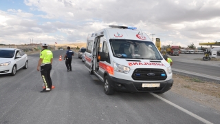 Yozgat’ta refüje devrilen otomobildeki 1 kişi öldü, 1 kişi yaralandı 