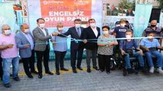 Engelli çocukların yüzünü güldürecek "engelsiz park" açıldı