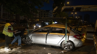 Trafik kazasında yaralanan arkadaşlarını olay yerinde bırakıp kaçtılar