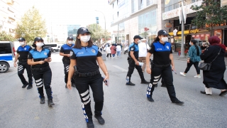 İstanbul polisinden koronavirüse karşı bilgilendirme çalışması