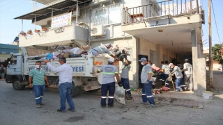 Adana’da bir evden 11 kamyon çöp çıktı